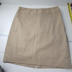 Tan / Beige  / Khaki Color Banana Republic Skirt Size 8